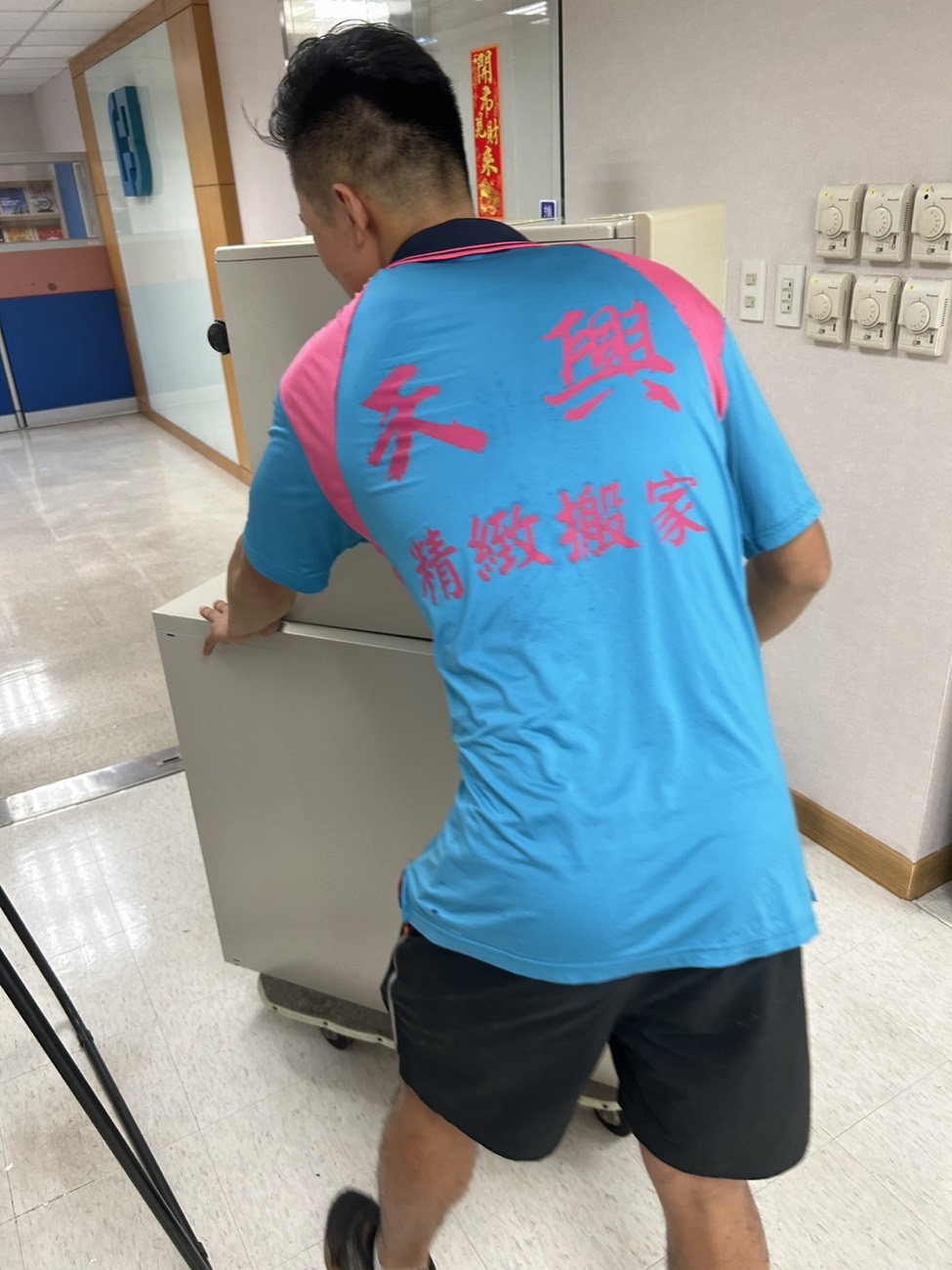 公司搬遷 · 專業運輸車